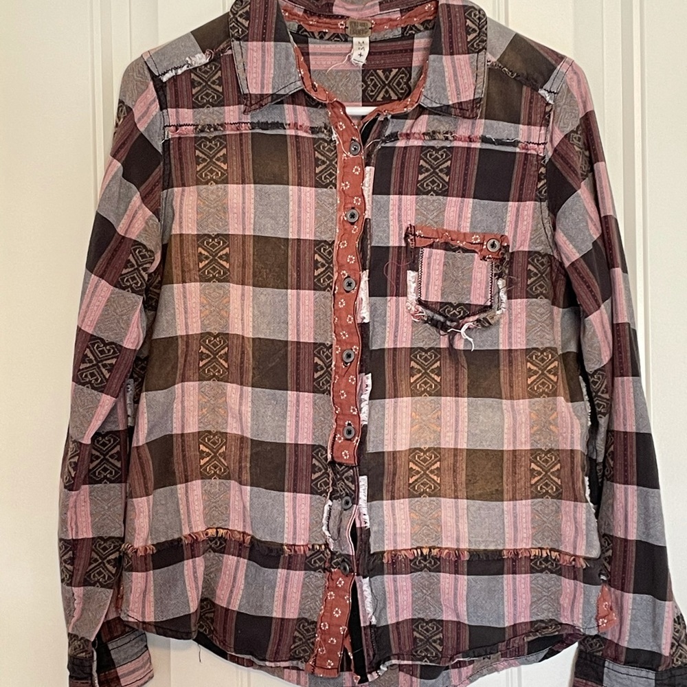 Fun tattered flannel style top 🤩